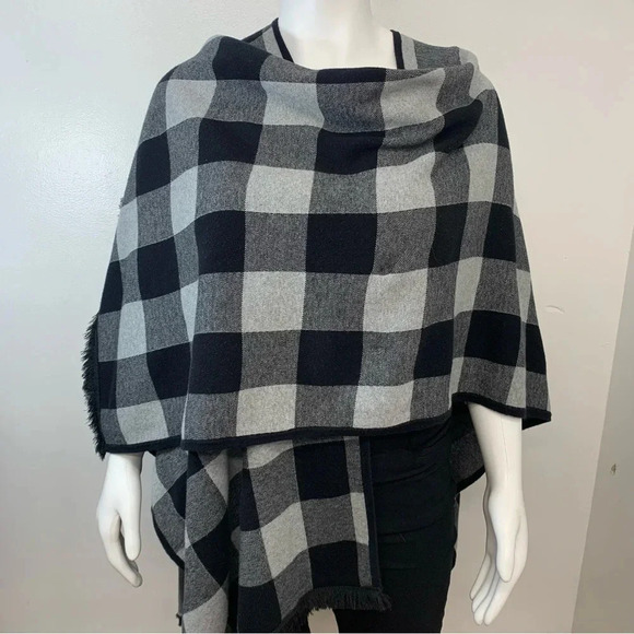Kensie‎ Shaw Cardigan Woman One Size  Black Buffalo Plaid Open Fringe - Picture 5 of 10